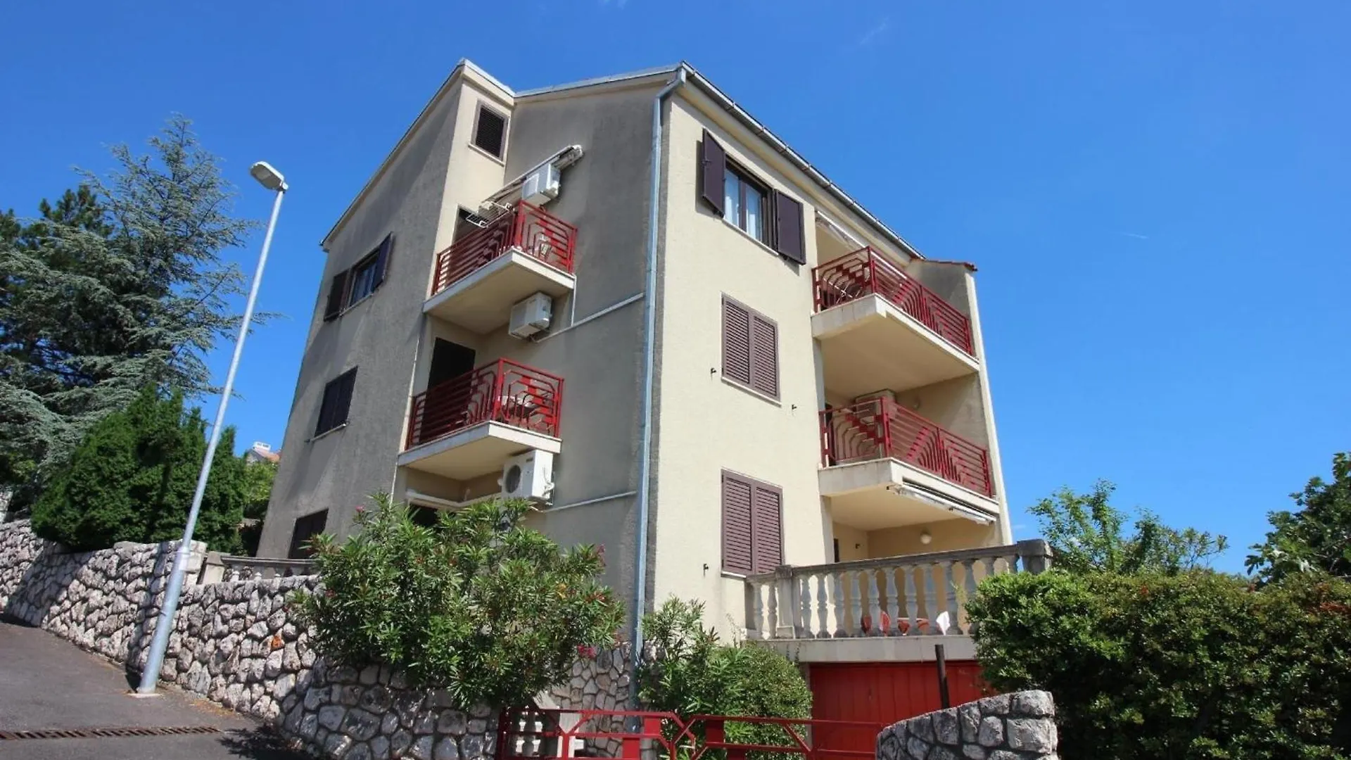 Apartment Fuer Zwei Erwachsene Und Zwei Kinder Novi Vinodolski