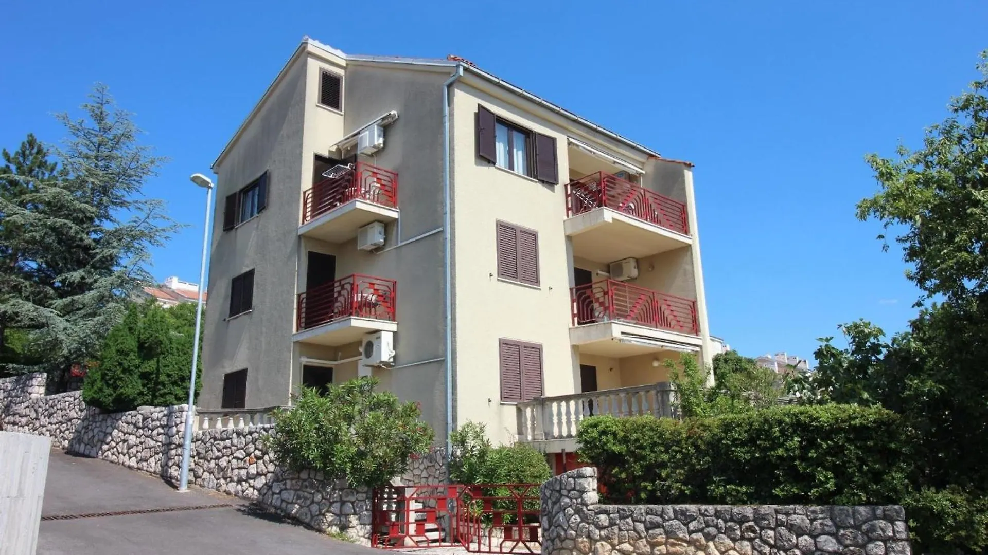 Apartment Fuer Zwei Erwachsene Und Zwei Kinder Novi Vinodolski 0*,  Croatia